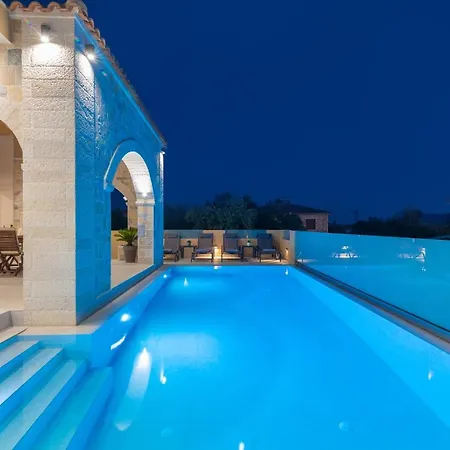 Villa Romanza Ii Luxury Kalamákion